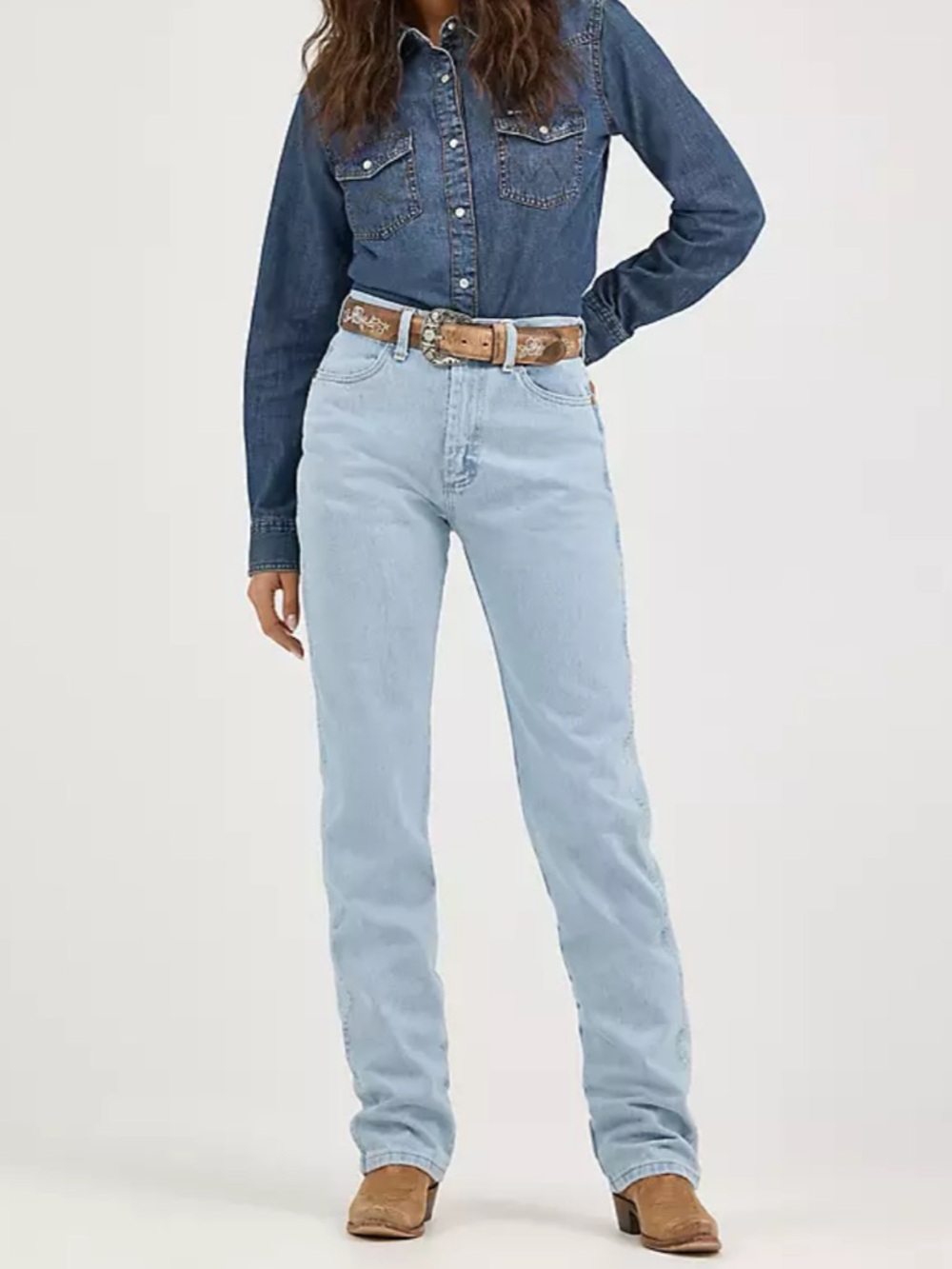 Wrangler Women's Cowboy Cut Jeans in Light Blue Wash size 9x34